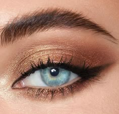 Makeup Tips For Blue Eyes, Colour Clothes, Ball Makeup, Maquillage On Fleek, Blue Eyes Pop, Gold Eye Makeup, Eyeshadow For Blue Eyes, Dramatic Eye Makeup