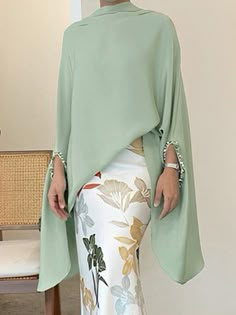 Baju Kahwin, Stand Collar Blouse, Elegant Style Women, Loose Shirts, Moda Vintage, Collar Blouse, Batwing Sleeve, Look Fashion, Elegant Style