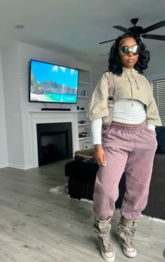 Follow MrsTasiaaa for More Content!🎀 Summer Walker Concert Outfits, Nba Outfit For Women, Modest Gym Outfits For Women, 2025 Growth, Nba Game Outfit, Relaxed Outfits, Cozy Streetwear, Ms Jackson