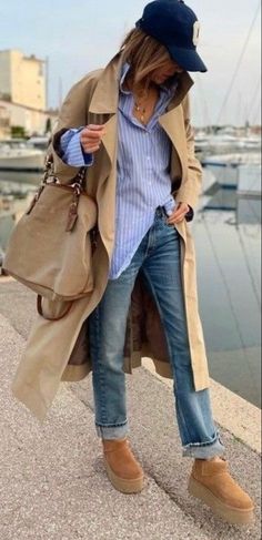 Outfit Botas, Uggs Outfit, Mode Boho, Looks Street Style, Fashion Over 50, Mode Inspiration