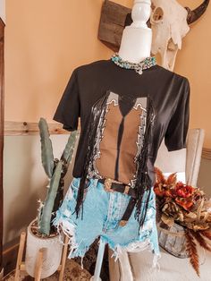 SADDLE UP! this NOT an oversized graphic. it's a regular women's fit. this graphic is giving ALL the right textures. you've got... PRINT, SEQUIN FRINGE, &RHINESTONES. i don't think it gets much better than that! Diy Outfits, Beauty Lash, Diy Rhinestone, Authentic Jewelry, Jewelry Case, Western Style, Dress Romper, Hat Hairstyles, Diy Fashion