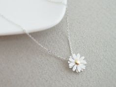 "Momma" loves this!!! Cute silver plated daisy flower pendant by janesshopinetsy on Etsy, $14.50 Flower Pendant Necklace, Cute Necklace, Girly Jewelry, Everyday Jewelry, Flower Pendant, Daisy Flower