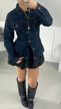 @patriziaguss on Tiktok Fitted Jean Jacket Outfits, Fitted Denim Jacket Outfit, Y2k Style Mini Denim Skirt For Fall, Jean Jacket Outfits Women, Fall Patchwork Denim Jacket For Streetwear, Denim And Black Outfits, Winter Fitted Patchwork Denim Jacket, Y2k Style Fall Mini Denim Skirt, Denim Outfit Winter