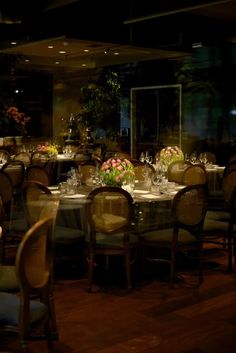 a dining room filled with lots of tables and chairs