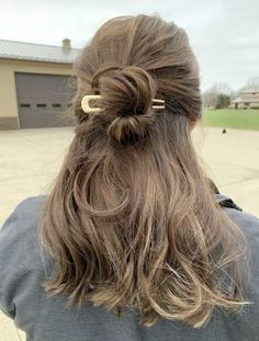 French Hair Aesthetic, French Pin Curly Hair, French Hair Pins Hairstyles, French Hair Accessories, French Pins Hairstyles, French U Pin Hairstyles, French Hair Clip, French Clip Hairstyles, How To Use French Hair Pins