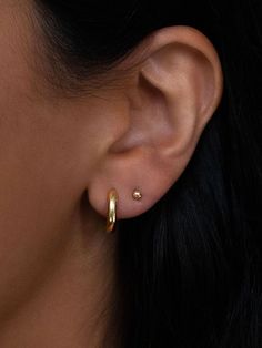 2nd Ear Piercing, Minimalist Ear Piercings, Second Ear Piercing, Ear Peircings, Ear Piercing Studs, Double Ear Piercings, Cool Ear Piercings, Pretty Ear Piercings, Cute Ear Piercings