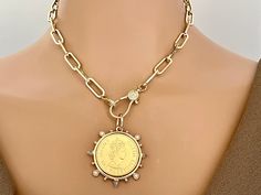 Queen Elizabeth Ii Coin, Ranger Regiment, 3d Pendant, Reine Elizabeth Ii, Reine Elizabeth, Floating Charms, Trombone, Keep Jewelry, Coin Pendant