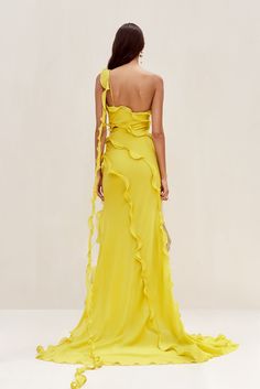 Micola is an elegant gown that twists and undulates to create undeniable appeal. She is floor-length with a trailing train and ruffled detailing. She is double layered, yet still has a touch of transparency. Her ruffles are structured with a flexible wiring to ensure maximum effect. Her Limoncello color demands attention and pairs perfectly with the Robyn Sandal in Lemon Sorbet. Long Ruffle Dress Formal, Yellow Formal Dress Long, Strapless Flowy Dress, Yellow Ruffle Dress, Yellow Formal Dress, Yellow Wedding Dress, Clo 3d, Spain Wedding, Lemon Sorbet