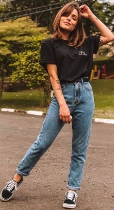 Casual Summer Outfits Jeans, New Jeans Jeans, Outfit Mom Jeans, Outfit Black Jeans, Look Grunge, Look Jean, Casual College Outfits, Black Jeans Outfit