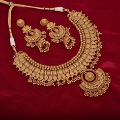 Royal Necklace, Rajasthani Culture, Indian Gold Necklace Designs, Unique Gold Jewelry Designs, Ancient Jewels, Antique Necklaces, Gold Jewelry Simple Necklace