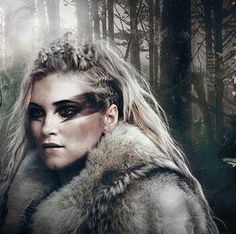 Resultado de imagen de lexa / wasteland winter / dystopian female / cosplay / LARP / women's fashion / post apocalyptic / face paint Apocalypse Makeup, Viking Princess, Viking Halloween Costume, Vikings Halloween, Dystopia Rising, Dystopian Fashion, Wasteland Weekend