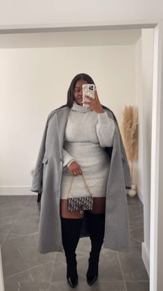 Plus Size Cafe Outfit, Plus Size Cabin Outfits, Plus Size Monochrome Outfits, Friendsgiving Dinner Outfit, Elegant Outfit Plus Size Classy, Anniversary Date Outfit Winter, Winter Dresses Black Women, Fall Outfits Plus Size Women 2024, Plus Size Birthday Outfit Ideas Dresses