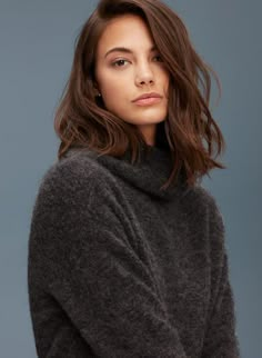 GODDRIE SWEATER | Aritzia Brunette Bob Haircut, Brunette Lob, Balayage Straight, Brunette Bob, Shoulder Length Hair Cuts, Trendy Haircuts, Trending Hairstyles