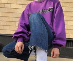 Blue Tshirt Outfit Aesthetic, Morado Aesthetic, Blue Tshirt Outfit, Fashion Guys, Boyfriend Jeans Style, 90s Urban Fashion, Urban Wear Women, Urban Apparel, Urban Style Outfits