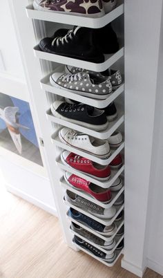 When living in small spaces, using the wall height comes into play when storing a vast shoe collection. I admit that I own probably more than enough shoes. But, it looks like the hubby is winning in the converse department at home. I've always liked the idea of displaying a collection on open shelves, using the same brand of shoes. Especially, when they come in an abundance of colours and patterns like converse does. In a way, they act as an art Bedroom Organization Tips, Small Closet Storage, Organize Home, Organization Hacks Bedroom, Small Bedroom Organization, Bathroom Decor Ideas Themes, Bedroom Organization, Small Closet, Organization Diy