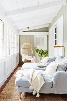 17 Light-Filled Sunrooms That Bring The Outdoors Inside - Camille Styles Modern Farmhouse Sunroom, Farmhouse Sunroom, Sunroom Makeover, Cozy Sunroom, Sunroom Furniture, Furnitur Ruang Keluarga, Sunroom Decorating, Sunroom Designs