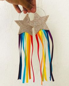 31 Ideias de Fantasia para Carnaval - carnaval 2020 tendências, folia 2020 Carnaval Outfit, Magical Rainbow, Pride Outfit, Neon Party, Pride Parade, Rainbow Earrings, Rainbow Pride