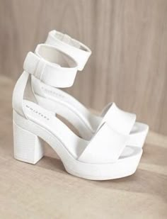 .. White Platforms, Fashion Shoes Heels, Afrikaanse Mode, Prom Heels, Heels Classy, Cute Heels