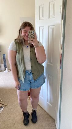 #granola #eclectic #ootd #outfits #midsize #midsizestyle #outfitoftheday Messy Life, Summer Layers, Midsize Style, Ootd Outfits, Work Outfits, Minimalist Outfit, Concert Outfit, Date Night Outfit, Spring Outfit