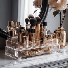 14 Inspiring Glam Makeup Room Ideas That You Need To Copy -