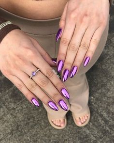 Matalic Nails Acrylic Purple, Dark Purple Nails Chrome, Holographic Nails Purple, Purple Turquoise Nails, Chrome Nails On Dark Skin, Purple Nails With Chrome, Purple Neon Nails, Nails Trend 2024, Dark Purple Prom Nails