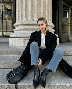 Chelsea Boots Outfit Fall, Tall Black Combat Boots, Combat Boots Look, Chelsea Boots Outfits, Black Sock Boots, Outfits For Winter, Fall Boots Outfit, Ankle Cowboy Boots, Boots Outfit Ankle