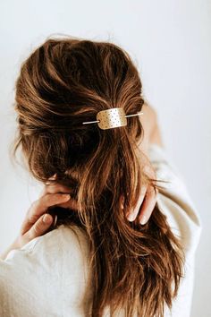 Simple and I love it Hairstyles Bobby Pins, Small Hair Clips Hairstyles, Hairstyles Long Bob, Hair Clips Hairstyles, Clips Hairstyles, Wedding Hair Stylist, Silver Hair Clip, Bobby Pin Hairstyles, Small Hair Clips