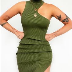 Kameli Boutique - Syrah Midi Dress In Olive - It’s Gorgeous! But I Got The Wrong Size. It’s A Medium/Large. It Goes Down To Around The Ankle. Kameli Boutique, Look Legging, Looks Chic, Mode Inspo, Cute Simple Outfits, Girls Fashion Clothes, Boutique Dresses, Cute Casual Outfits, Simple Outfits