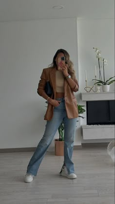 Leather Tan Blazer Outfit, Leather Blazer Brown Outfit, Tan Leather Jacket Outfit Winter, Casual Brown Leather Pants Outfit, Long Brown Blazer Outfit, Outfits With Brown Blazers For Women, Styling Brown Blazer Women, Blazer Outfits Brown, Styling Brown Blazer