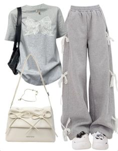 Baggy Cute Clothes, Cute Baggie Outfits, Clothes Trends 2024 Women, Baggy Coquette Outfit, Pretty Clothes Aesthetic, Simple Aesthetic Outfits, Cute Baggy Outfits, Clothing Inspo Aesthetic, Cute High School Outfits