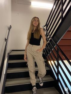 Joggers And Converse Outfits, Converse Move Outfit, Converse Move Platform Outfit, Cargo Jogger Outfit, Jogger Cargo Pants Outfit, Kim Possible Style, Converse Move Platform, Cargo Joggers Outfits