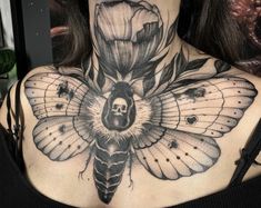 Huge neckline / neck tattoo of a moth
Goth aesthetic
Goth tattoo Moth Chest Tattoo, Flower Neck Tattoo, Front Neck Tattoo, Moth Tattoo Design, Throat Tattoo, Saved Tattoo, Neck Tattoos Women, Tattoo Henna, Chest Tattoos For Women