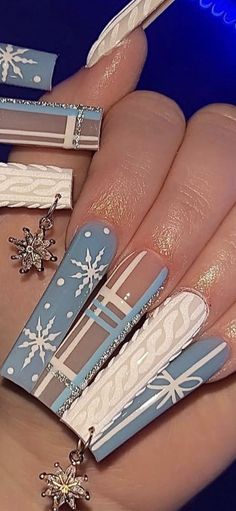 Christmas Nails Long, Latina Christmas, Blue Christmas Nails, Beauty Confidence, Effortless Beauty, Xmas Nails