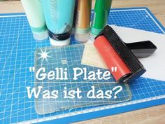 there are some toothpaste and other items on the table with words that say geli plate was ist dag?