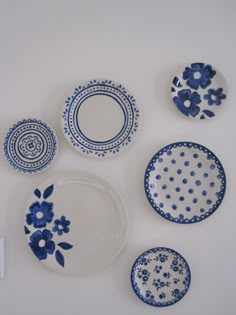 blue and white plates are arranged on the wall