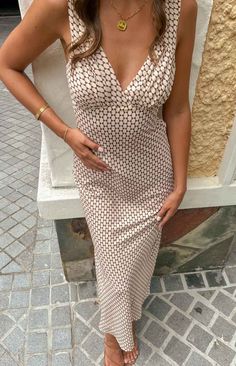 Verlaine Beige Maxi Dress Beige Maxi Dress, Geo Print Dress, Prom Midi Dress, Summer Playsuit, Italy Outfits, Neue Outfits, Beginning Boutique, Shop Maxi Dresses, Printed Maxi