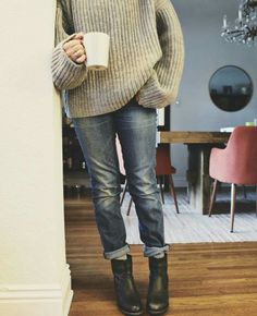 Black Jeans And Brown Boots Outfit, Frye Boots Outfit, Boyfriend Jeans Winter, Booties Outfit, Funky Fashion, Cozy Sweater, Christchurch, Casual Fall Outfits, Womens Casual Outfits