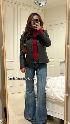 gilmore girls | lorelai gilmore Vinter Mode Outfits, Gilmore Girls Outfits, Prettiest Celebrities, Leather Jacket Outfits, Outfit Jeans, Looks Street Style, 가을 패션