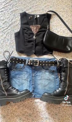 Halloween Costumes 2022, Nana Osaki, Rock Outfit, Halloween This Year, Creative Halloween Costumes, Edgy Outfits, Lookbook Outfits