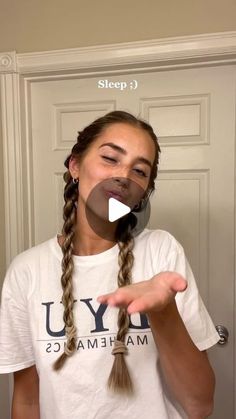 Maddy Millard on Instagram: "Hard to show but hopefully this makes sense!!🫶

 #hair #hairstyle #hairideas #hairinspo #hairtutorial #heatlesshair #heatlesscurls #ropebraid #ropebraidtutorial #wavyhair #curlyhair #utahgirl #heatlesswaves #mamamiahair #summerhairstyles" Rope Curls Hair, Overnight Crimped Hair, Hairstyle To Sleep In, Rope Braid Curls Overnight, How To Style Crimped Hair, Hairstyles With Crimped Hair, Maddy Millard, Krimped Hairstyles, Hairstyles For Bed