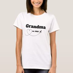 Est de grand-maman. T-shirt 2018 Design Your Life, Gift For Grandma, Grandma Gifts, Pregnancy Announcement, Family Members, Fashion Store, Wardrobe Staples