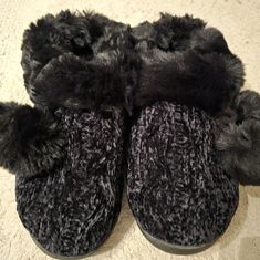 Questions? Leave A Comment Below! ***Free Shipping*** Experience Ultimate Comfort With These Cuddl Duds Women's Slide Slippers. The Closed-Toe Design And Faux Fur Lining Make Them Really Cozy. The Pompoms Make Them Extra Cute. The Solid Black Color And Slip-On Style Is An Easy Choice For Cool Fall And Winter Mornings And Nights. Crafted From Polyester Fabric, These Slippers Feature A Faux Fur Lining And Insole For Added Warmth And Coziness. The Slipper's Features Include A Closed-Toe Design And Cozy Black Indoor Slippers, Cozy Black Slippers For Indoor Use, Black Synthetic Slippers With Faux Fur Lining, Black Slippers With Faux Fur Lining, Comfy Black Indoor Slippers, Comfortable Black Slippers With Faux Fur Lining, Super Soft Black Indoor Slippers, Cozy Black Super Soft Slippers, Cozy Super Soft Black Slippers