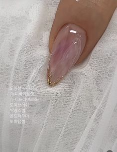 Hold Accent Nails, Nails For Dances Ideas, Le Sserafim Nails Designs, Psychic Nails, Korean Glass Nails, Japanese Gel Nails, Natural Ponytail, Milky Nails, Casual Nails