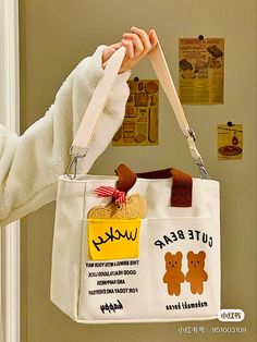 Cute Handbags Aesthetic, Aesthetic Bags Handbags, Totebag Aesthetic, Handbag Aesthetic, Pandora Shop, Sacs Tote Bags, Cute Suitcases, Handbag Design, Cute Handbag