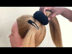 Bun Tutorial With Donut, Hair Donut Styles Messy Buns, How To Use A Bun Donut, Easy Big Bun Hair, Buns Hairstyles For Short Hair, High Hair Bun, Big Bun Hairstyles, Chignon Alto Tutorial, Hair Donut Styles