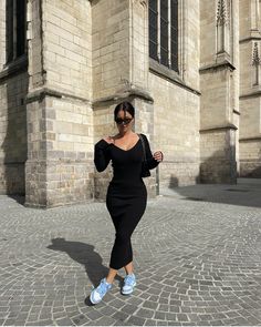 Bodycon Dress And Sneakers Outfit, Low Dunks Outfit, Outfits Uni, Dunk Outfit, Dress And Sneakers Outfit, Same But Different, Baby Shower Outfit, Effortlessly Chic Outfits, Long Bodycon Dress