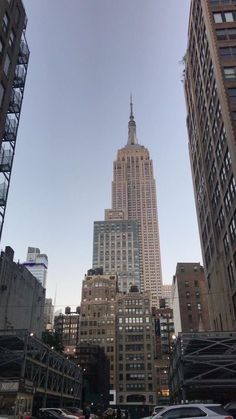 looking up at the empire building in new york city