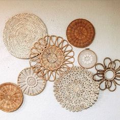 wicker baskets are arranged on the wall in order to be used as decorative pieces