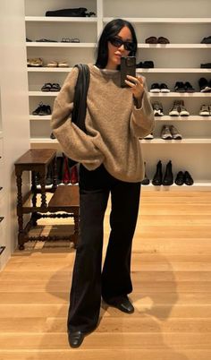 Stockholm Inspired Outfits, Pre Fall Aesthetic, Pre Fall Outfits Casual, Modern Parisian Fashion, Fall Outfits Copenhagen Style, Winter Outfits Indoor, Fall Daytime Outfit, Chic Alternative Outfits, Edgy Minimalist Style