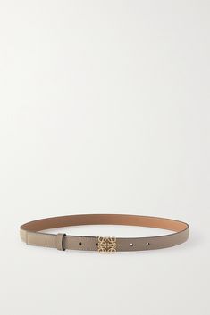 Loewe's belt is designed in a slim silhouette tipped with a polished 'Anagram' buckle that's subtle yet ornate. It's been crafted in Spain from textured-leather in a beige hue that'll work well with everything from vintage denim to tonal skirts. Loewe Belt Street Style, Loewe Anagram Belt, Fotos Outfits, Loewe Belt, Aesthetic Belt, Elegant Belt, Gucci Marmont Belt, Extra Accessories, Dr Wardrobe